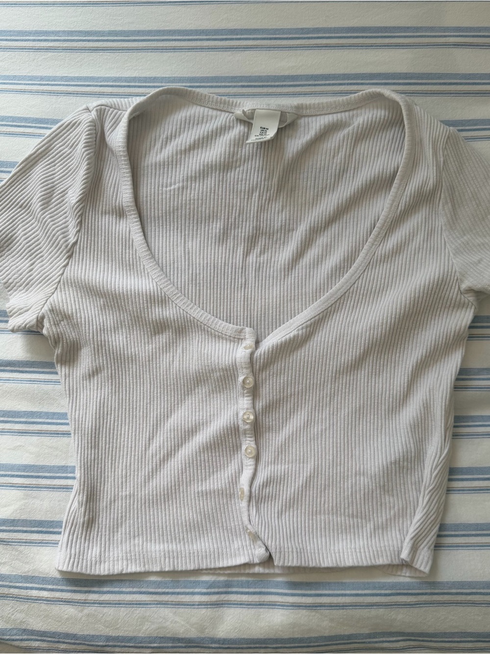 H&M Ribbed Scoop-Neck Button Crop Top - white